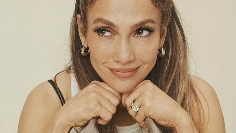 Jennifer Lopez shfaq unazën e martesës në reklamat e markës “Coach”, pasi ajo nuk është fotografuar me Ben Affleck për një muaj