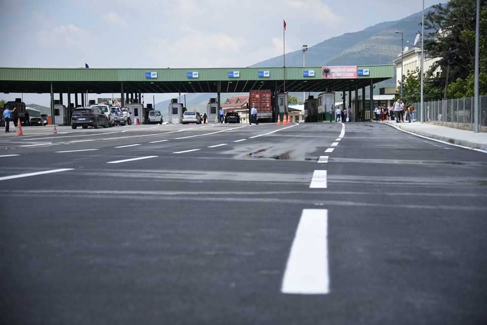 Gjendja në pikë-kalimet kufitare, kolona të gjata në Merdar