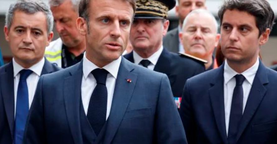 Macron pranon dorëheqjen e kryeministrit francez, pa asnjë pasardhës të qartë në horizont