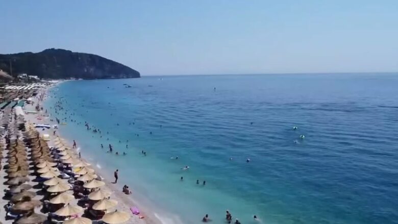 Rama vazhdon me publikimin e videove nga plazhet: Pamje nga Himara, Borshi, Jala e Dhërmiu – ku gjen pushues nga e gjithë bota
