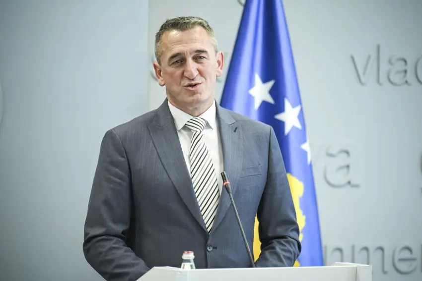 Rashiq u bën thirrje serbëve të dalin në zgjedhje