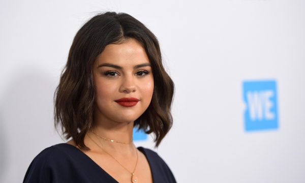 “Kam bërë vetëm..”; Selena Gomez reagon ndaj akuzave për operacione estetike