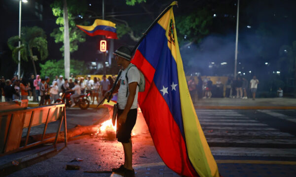 Venezuelasit protestojnë në mbështetje të opozitës