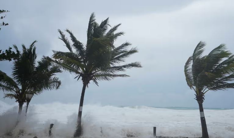 ‘Kërcënues për jetën’: Uragani Beryl arrin në ishullin Carriacou të Karaibeve