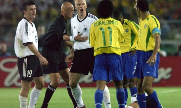 Collina: U mbylla në dhomë për një ditë e gjysmë duke shikuar futboll