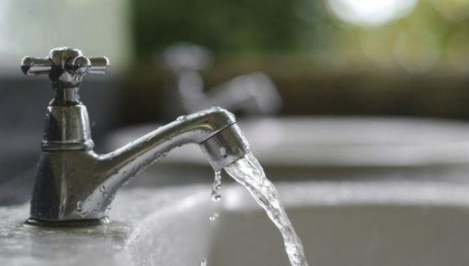 Defekt në rrjetin e ujësjellësit, një pjesë e kryeqytetit mbetet pa ujë