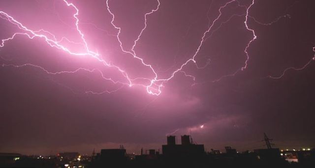 Katër të lënduarit nga rrufeja dje, në gjendje stabile shëndetësore