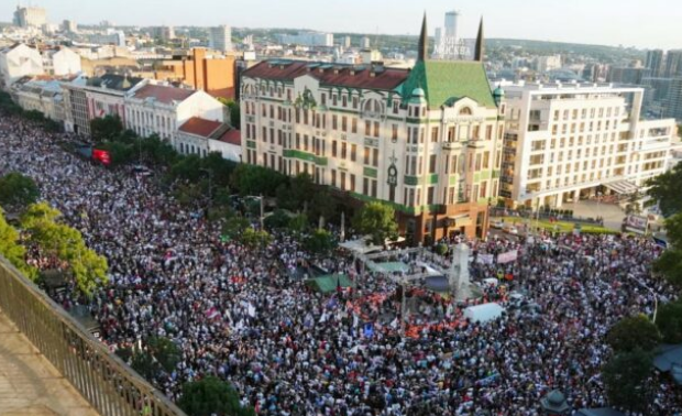 SHBA-ja mohon se ka nxitur protestat në Serbi