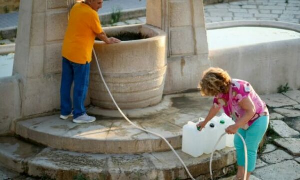 Reduktime të ashpra të ujit në Itali – sicilianët po e humbin durimin