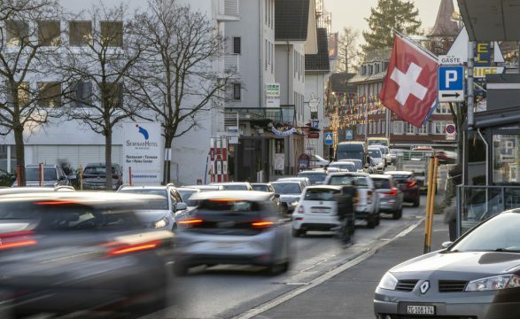 Zvicër: Kosovarët paguajnë 74 për qind më shumë për sigurimin e veturës