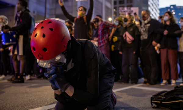 SHBA, vazhdojnë protestat pranë Kuvendit të Demokratëve