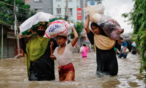 Përmbytje katastrofike në Bangladesh, autoritetet vendase fajësojnë Indinë