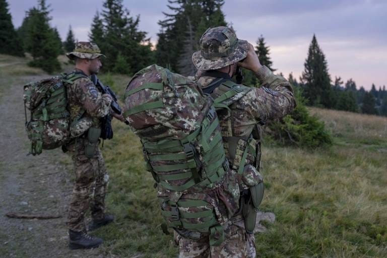 Ushtarët italianë dhe kroatë patrullojnë rreth kufirit- KFOR’i jep detaje