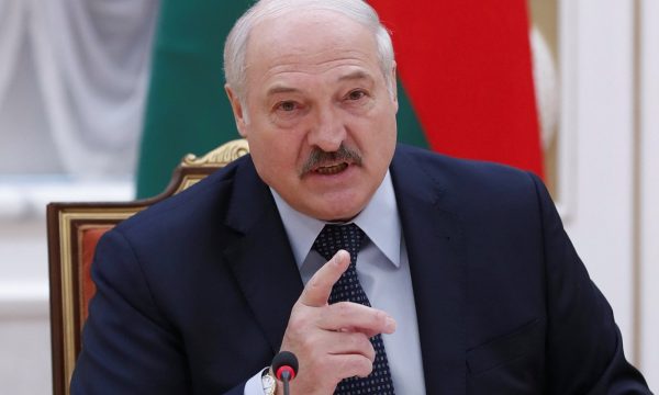 Lukashenko vendos 1/3 e ushtrisë në kufi me Ukrainën