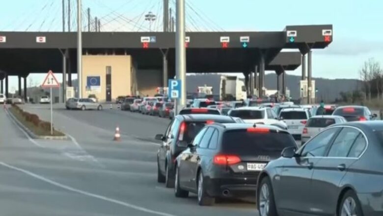 Kthimi i bashkatdhetarëve nga Kosova, pritje deri në një orë në Merdare