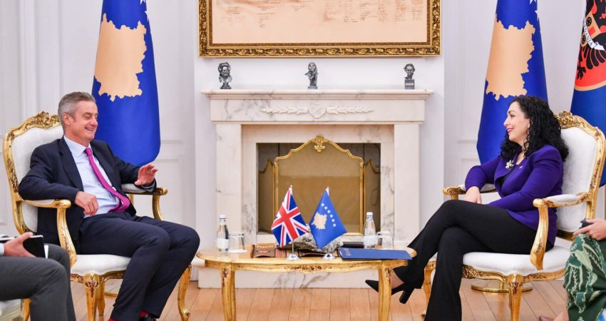 Osmani me ambasadorin britanik diskutojnë çështjen e hapjes së urës së Ibrit