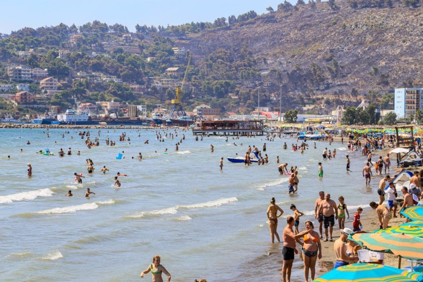 Mediat në Shqipëri: Bie numri i turistëve nga Kosova në Shqipëri, shtohet i atyre nga Serbia