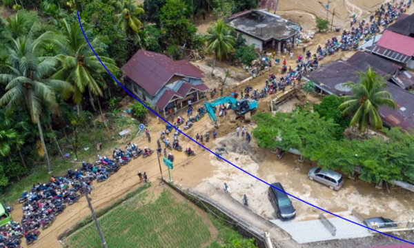 Rrëshqitja e dheut shemb minierën ilegale të floririt duke lënë 15 të vrarë në Indonezi