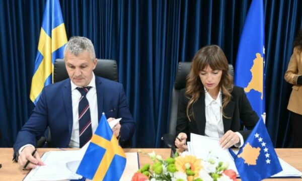 Kosova nënshkruan tri marrëveshje të rëndësishme me Suedinë për ekstradim dhe ndihmë juridike