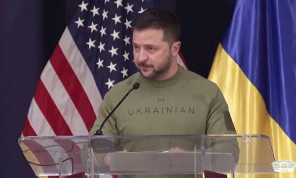 “Jemi pranë fundit të luftës”, Zelensky ka gati planin: Do ia prezantoj Harris dhe Trump