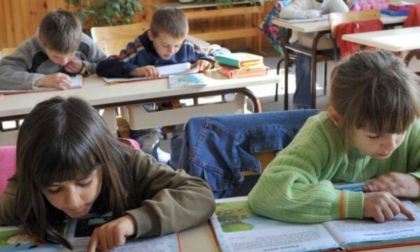 Abetarja kombëtare serbe ‘helmon’ fëmijët me gënjeshtra nacionaliste serbe në dëm të BeH-së, Kosovës dhe Malit të Zi