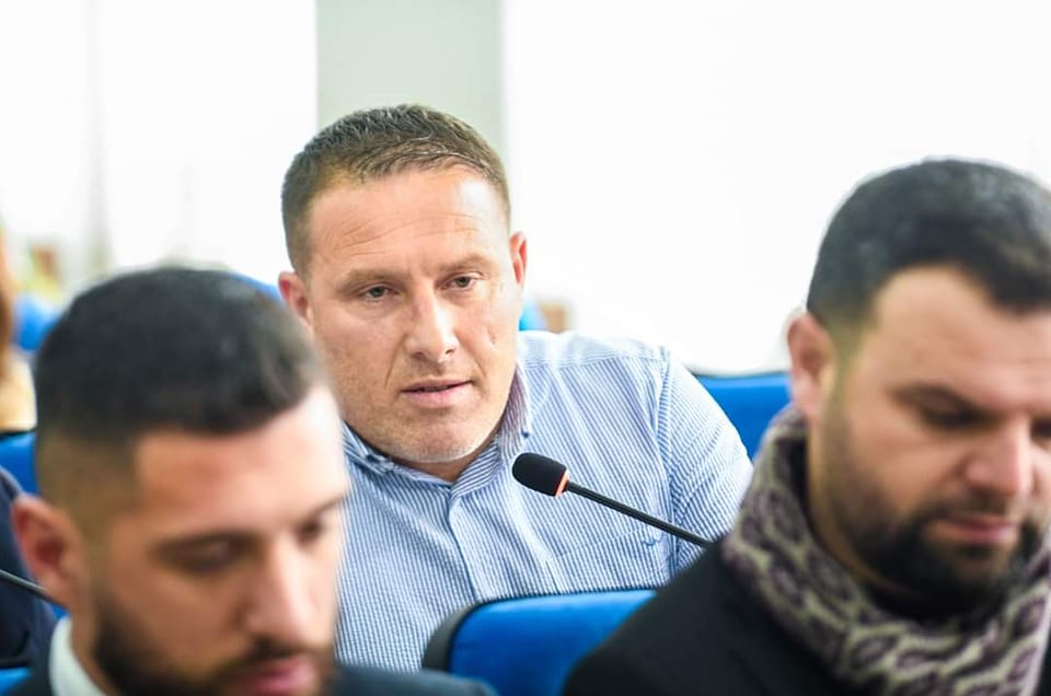 Asamblisti i LDK-së me akuza ndaj Bulliqit: Po e përdor policinë e shtetit për të arrestuar njerëz vetëm pse ia thonë në sy të vërtetën