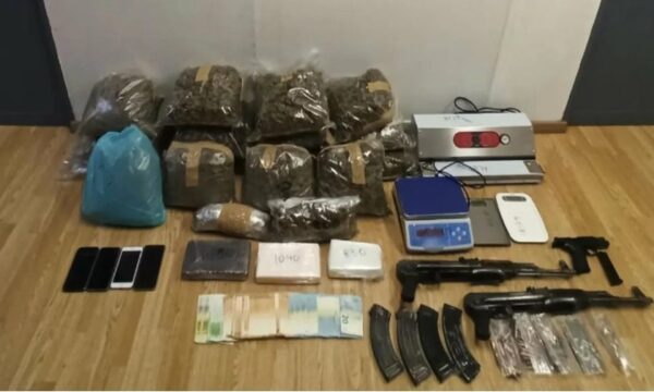 Drogë e arsenal armësh, arrestohen dy shqiptarë në Greqi