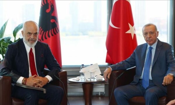 Edi Rama takon Erdogan: Turqia dhe Shqipëria do të vijojnë të forcojnë lidhjet në të gjitha fushat