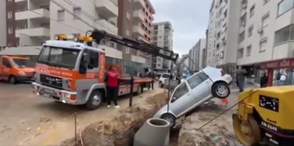 Vetura bie në një gropë në Fushë Kosovë, po zhvilloheshin punime
