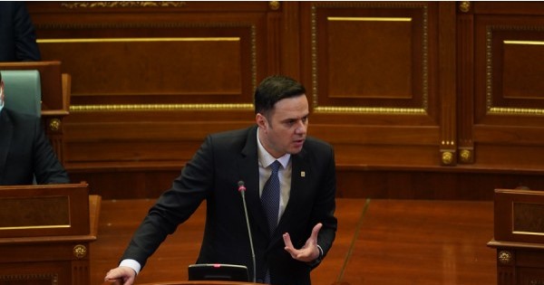 Abdixhiku u drejtohet qytetarëve: Refuzojeni këtë pushtet që i pati të gjitha dhe nuk dha asgjë