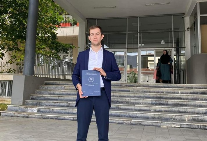 Sot i jepet lamtumira e fundit të riut nga Klina që u gjet i vdekur në një shtëpi në Lipjan