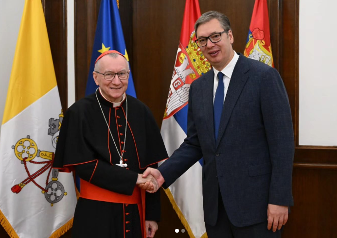Sekretari i Vatikanit diskuton me Vuçiqin për Kosovën