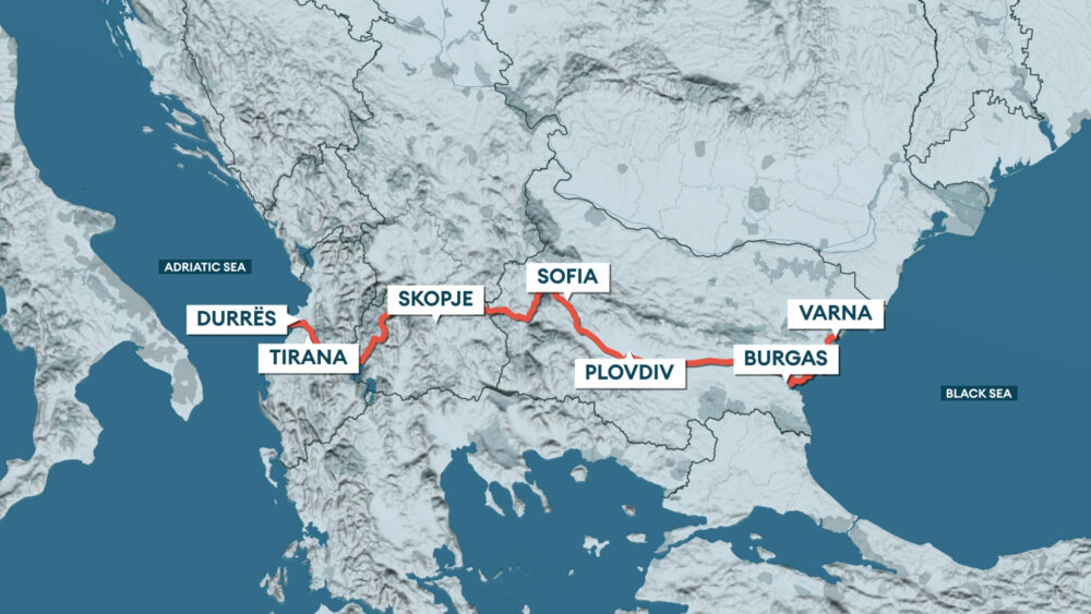 Koridori strategjik Adriatik-Deti i Zi, ushtarët britanikë e përdorin për herë të parë për t’u vendosur në Kosovë