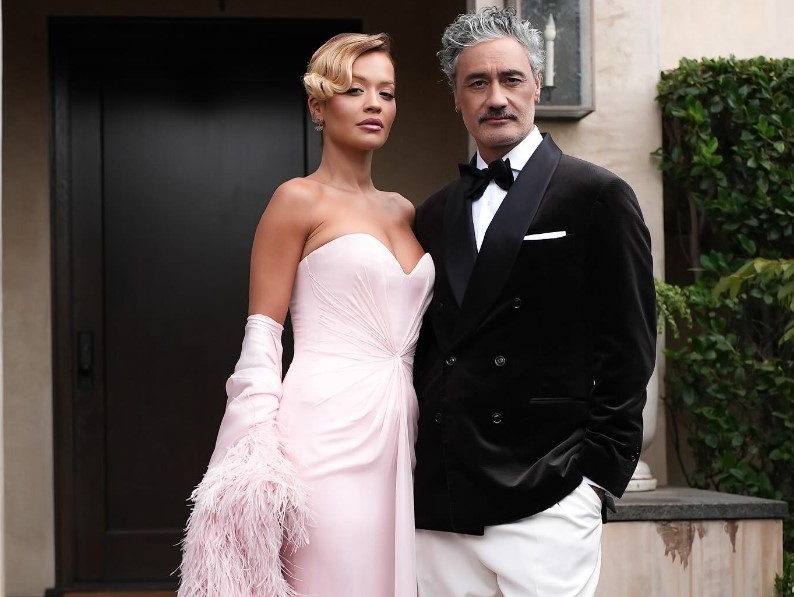 “Thjesht zjarr …”, Rita Ora tregon hapur marrëdhënien me bashkëshortin