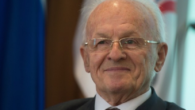 ​Parlamenti Evropian para 34 vjetëve nderoi Adem Demaçin me Çmimin Saharov