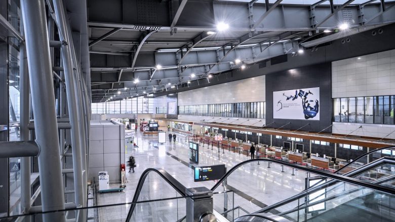 Arrestohet shtetasi i huaj në Aeroportin e Prishtinës, falsifikoi dokumentet