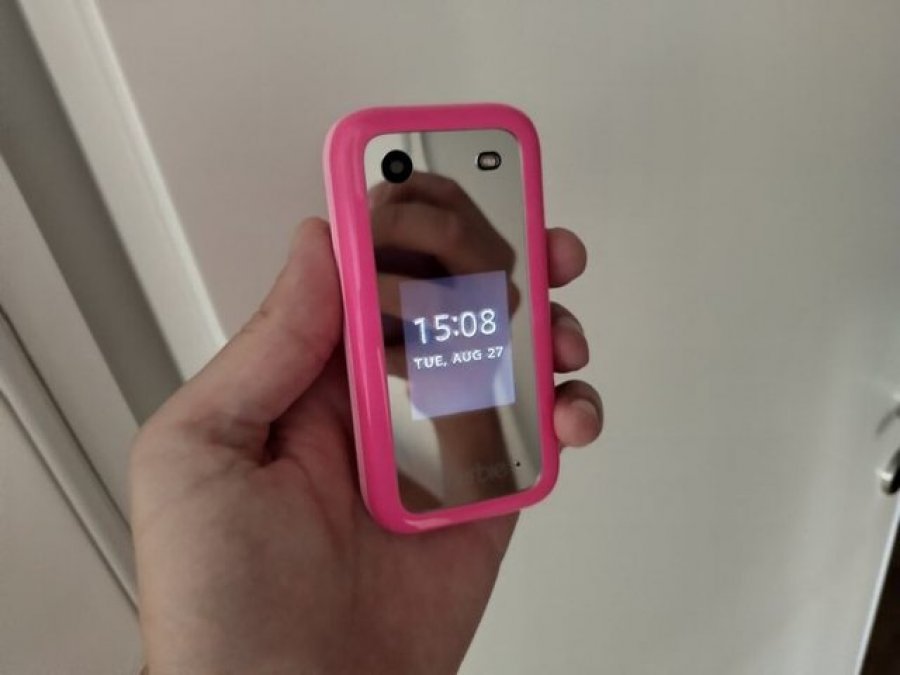 Barbie, një celular me kapak dhe pa rrjete sociale! Del në treg më 1 tetor