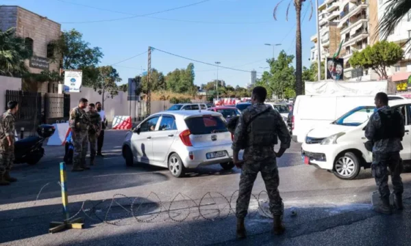 BBC: Qindra anëtarë të Hezbollahut thuhet se janë plagosur nga shpërthimi i radiolidhjeve