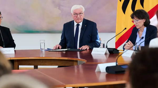 Steinmeier takon viktimat dhe të afërmit e dhunës politike