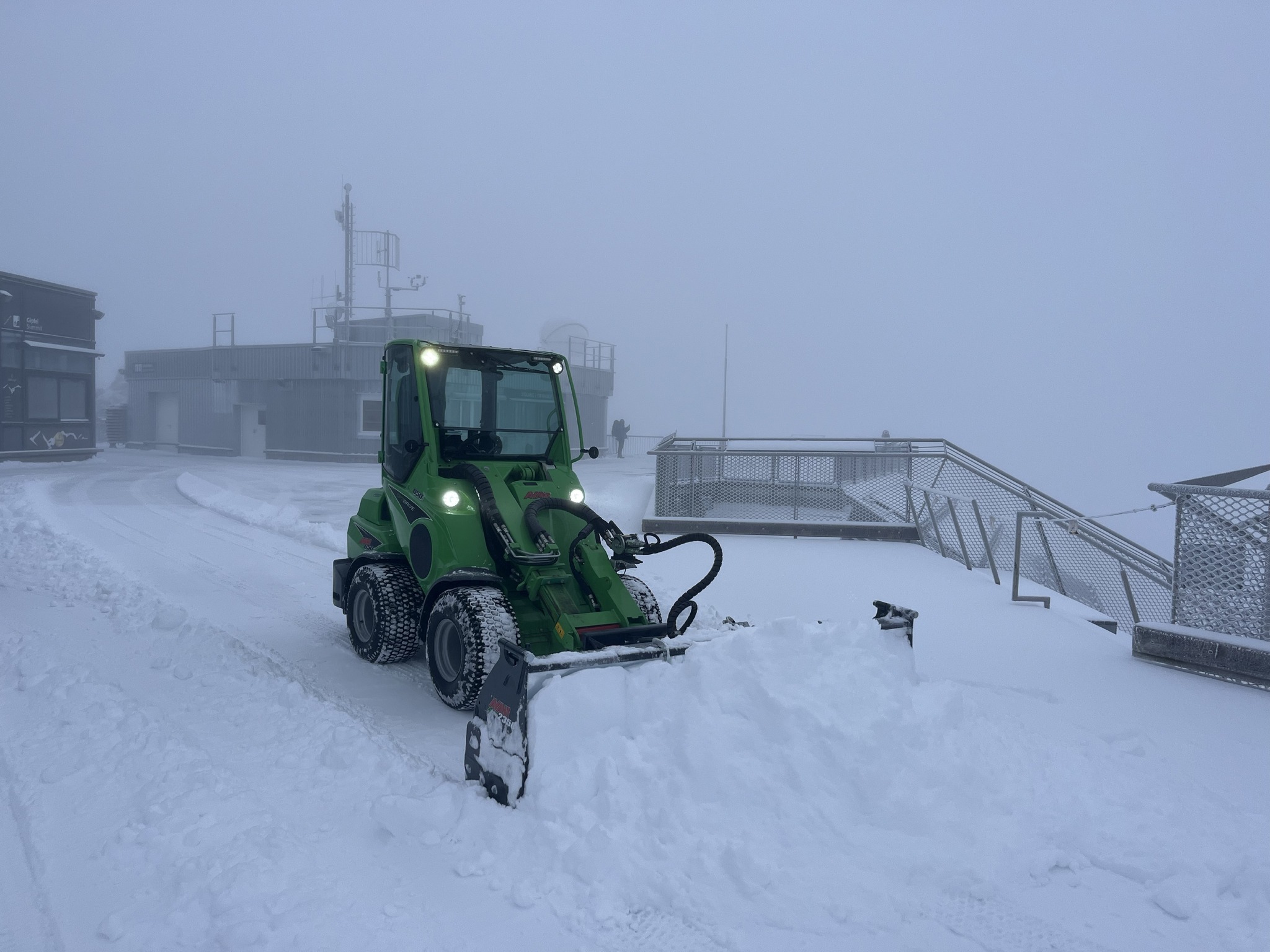 Maja më e lartë e Gjermanisë u zbardh, meteorologët parashikojnë gjysmë metër borë