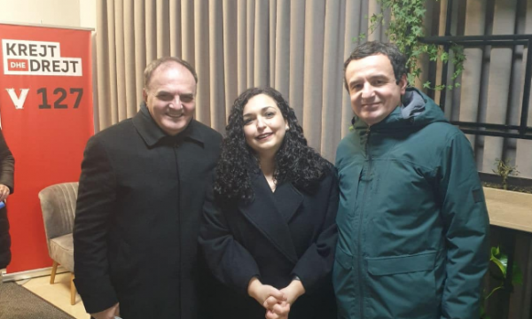 Vjosa Osmani dikur i besonte plotësisht Martin Berishajt, pas acarimit me Kurtin kërkon largimin e tij nga posti i Ambasadorit