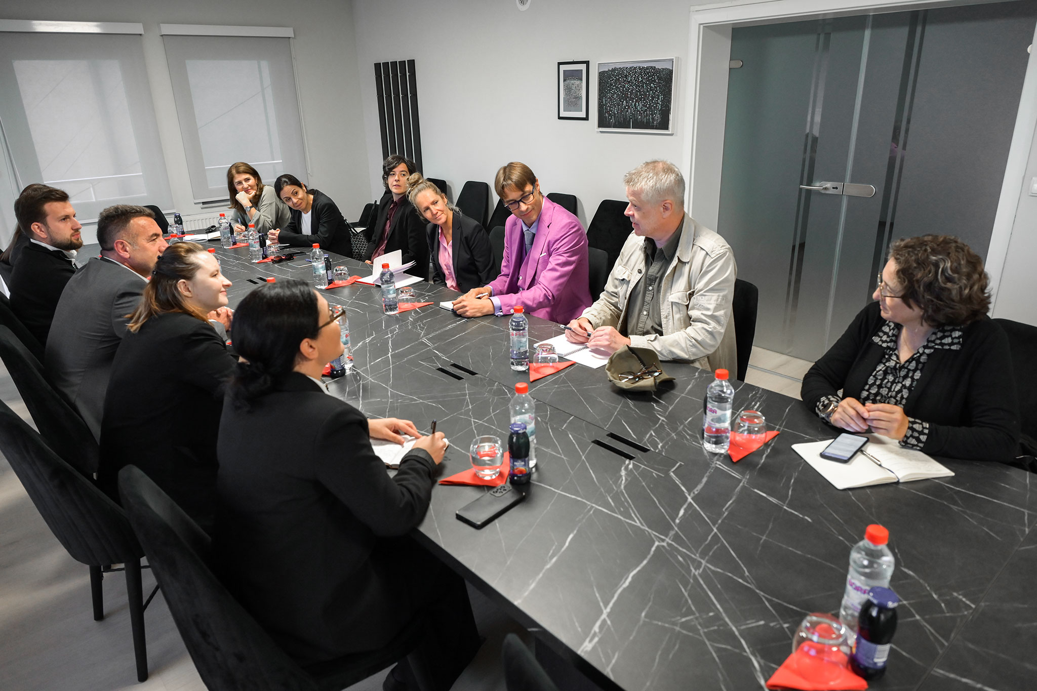Një delegacion i zyrës së BE-së shkon në LVV, njoftohet se u diskutua për zgjedhjet dhe situatën në veri
