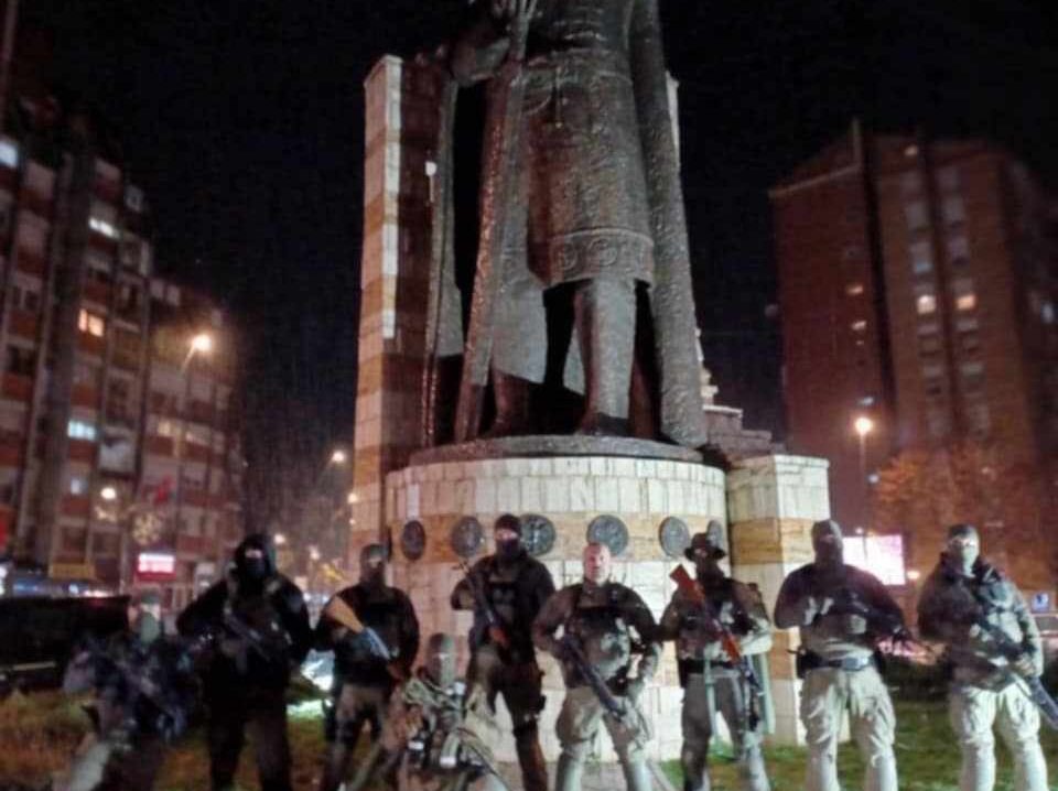 Dosja e Prokurorisë: 10 muaj para sulmit në Banjskë, Radoiçiq me grupin e armatosur u fotografuan para “Car Lazarit”