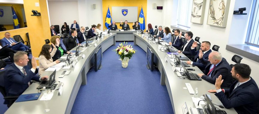 Qeveria miraton Programin Kombëtar për Mbrojtjen Gjithëpërfshirëse, Kurti e Maqedonci japin detaje