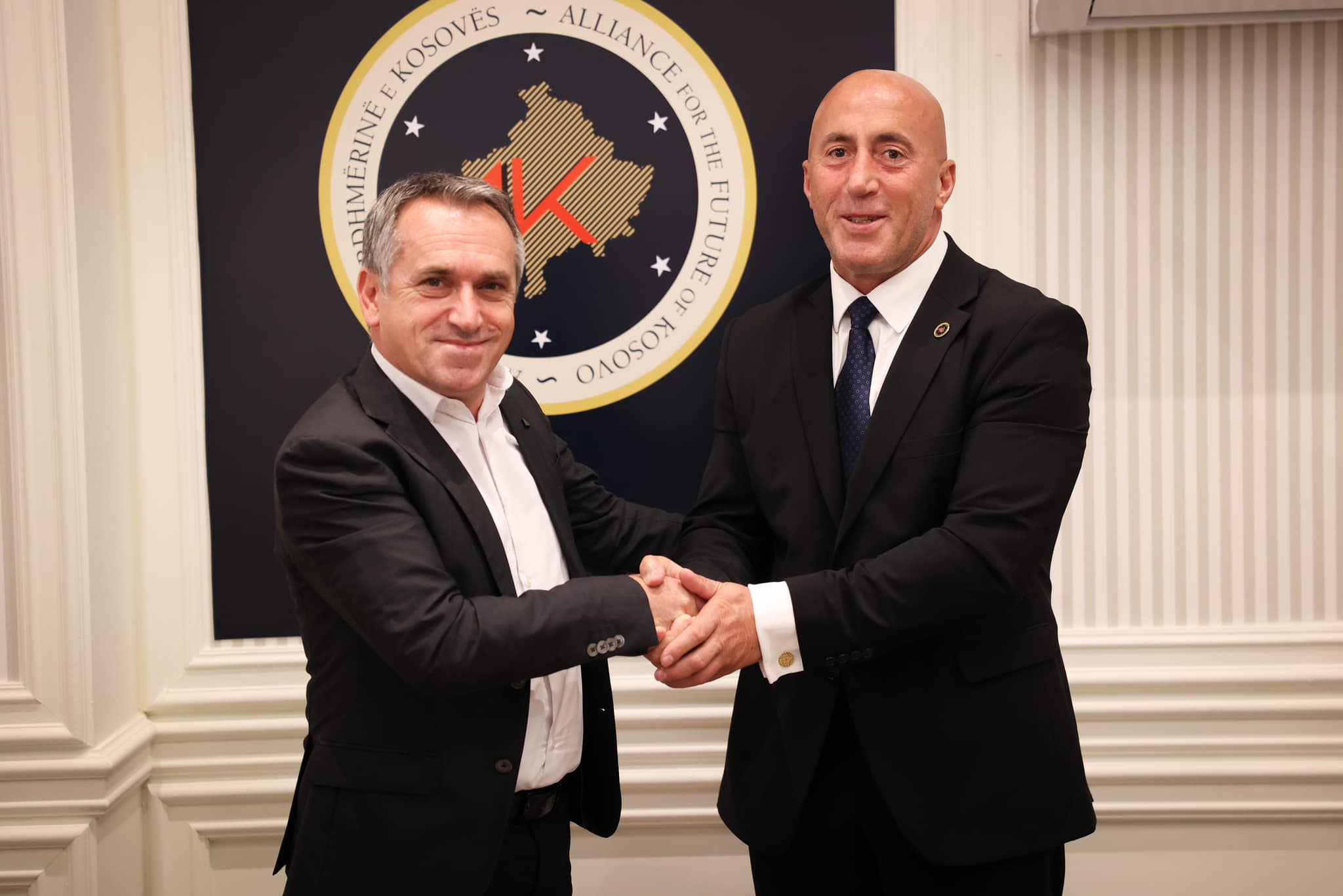 Haradinaj prezanton aderimin e ri të AAK-së- Është inxhinier