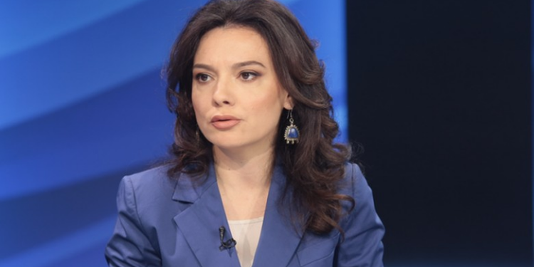 Elisa Spiropali nderon Ibrahim Rugovën në ditëlindjen e tij: Rugova dhe Kosova janë të pandarë
