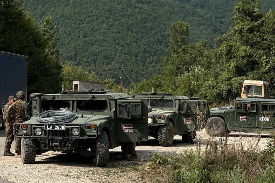 KFOR-i letonez kryen patrullime rutinë brenda komunës së Zubin Potokut