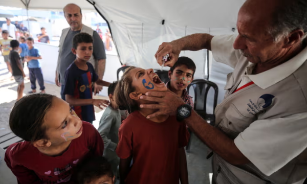 Fushata e vaksinimit ndaj poliomielitit vazhdon në Gaza pavarësisht bombardimeve të vazhdueshme izraelite