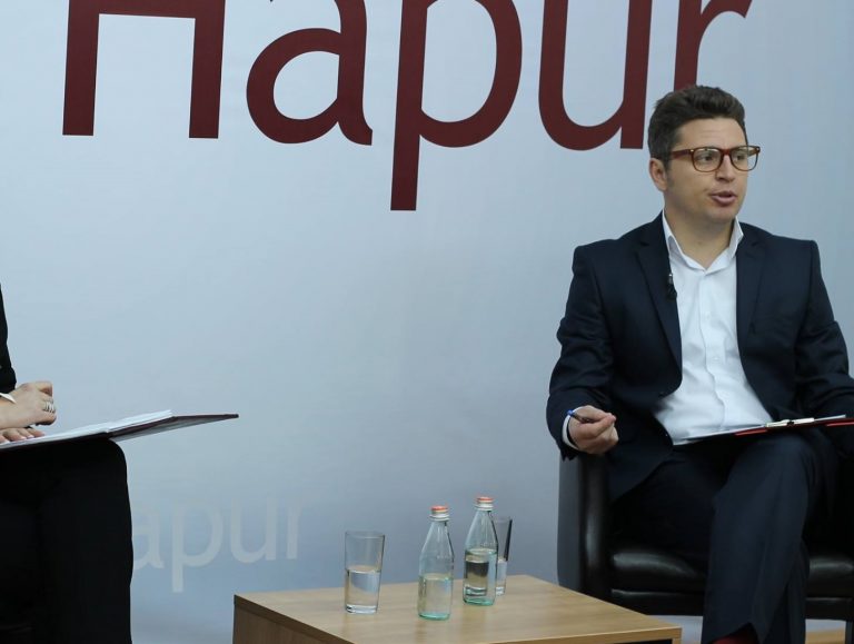 Zogaj: Kurti po i fton serbët që të ngrihen në mosbindje civile