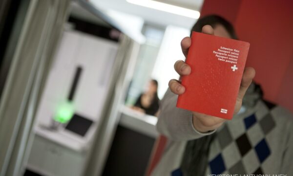 Një shtytje që pasaportat zvicerane të bëhen ‘pa gjini’